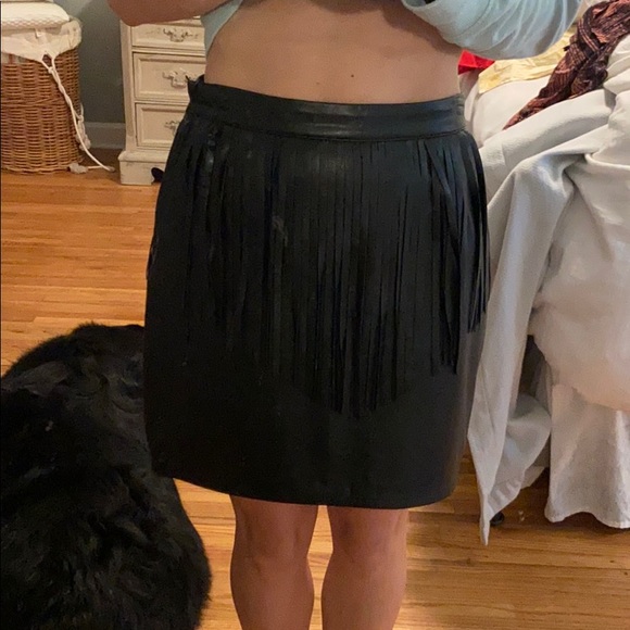 Faux leather skirts with fringe tassels - Picture 3 of 3